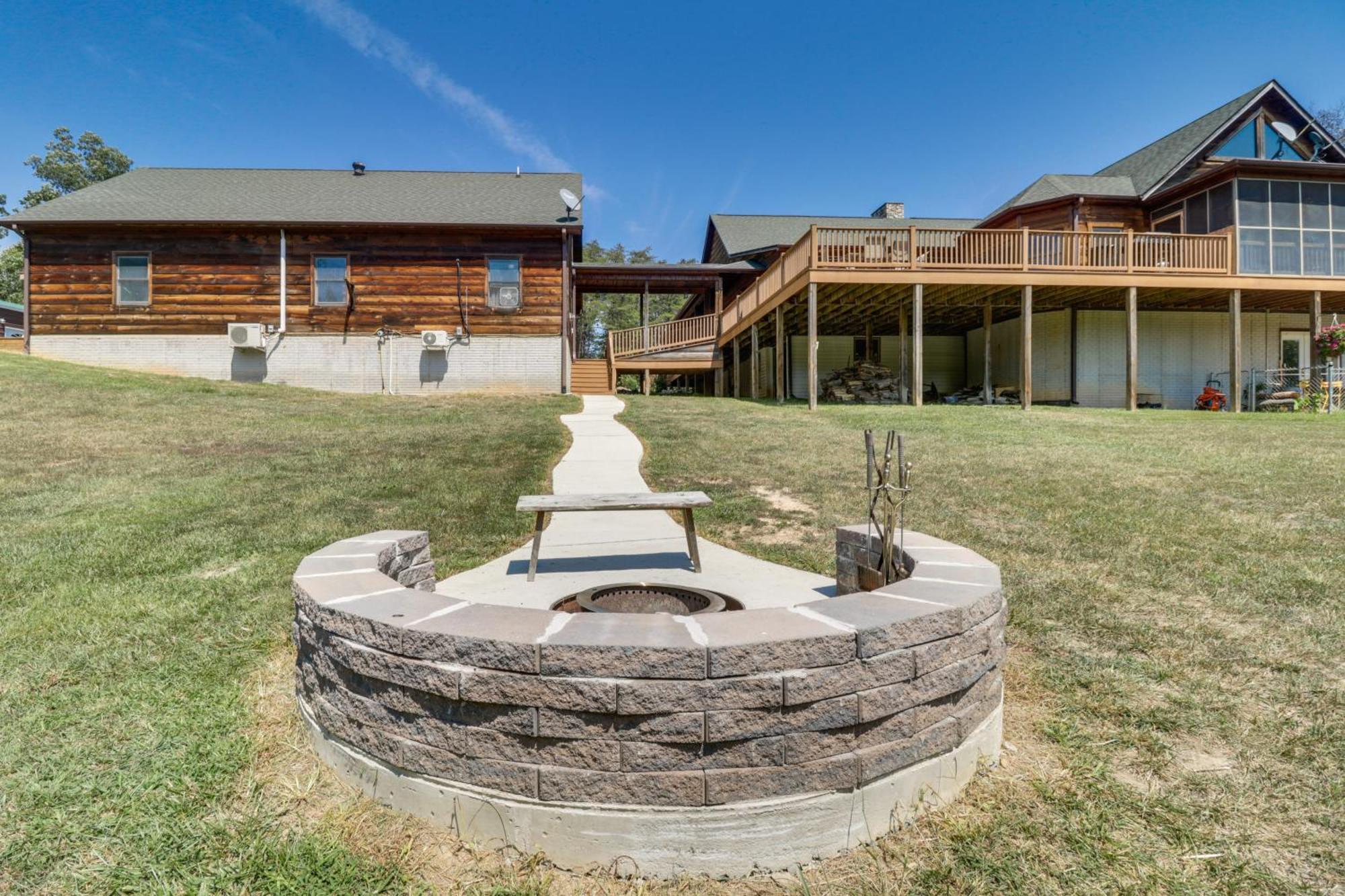 Pet Friendly Garnerland Home With Deck And Porch! ลูเรย์ ภายนอก รูปภาพ